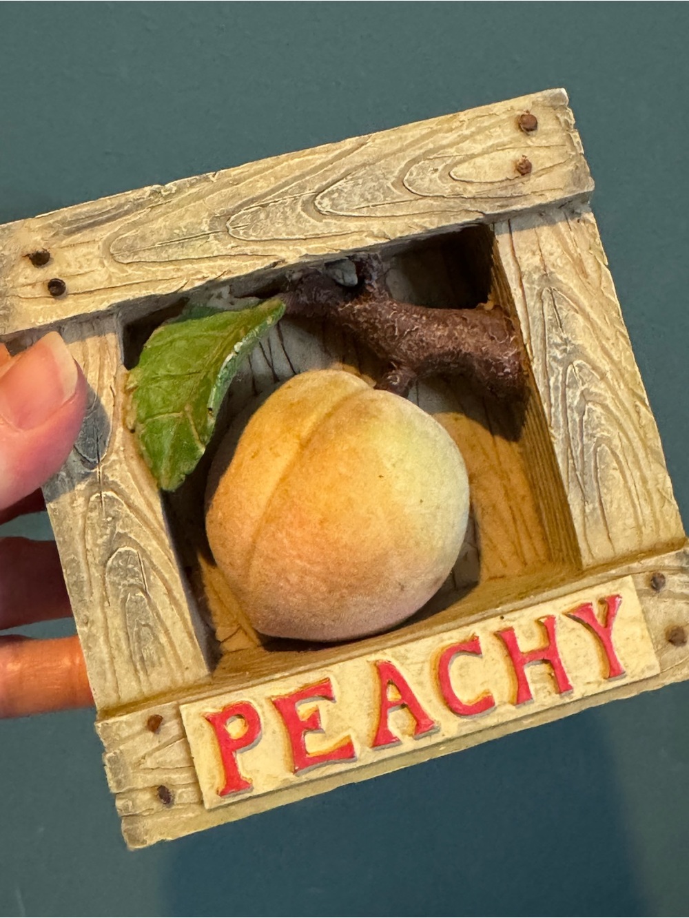 Vintage JIM SHORES GARDEN ARTISRTY PEACHY WALL PLAQUE 2001 PEACH ENESCO